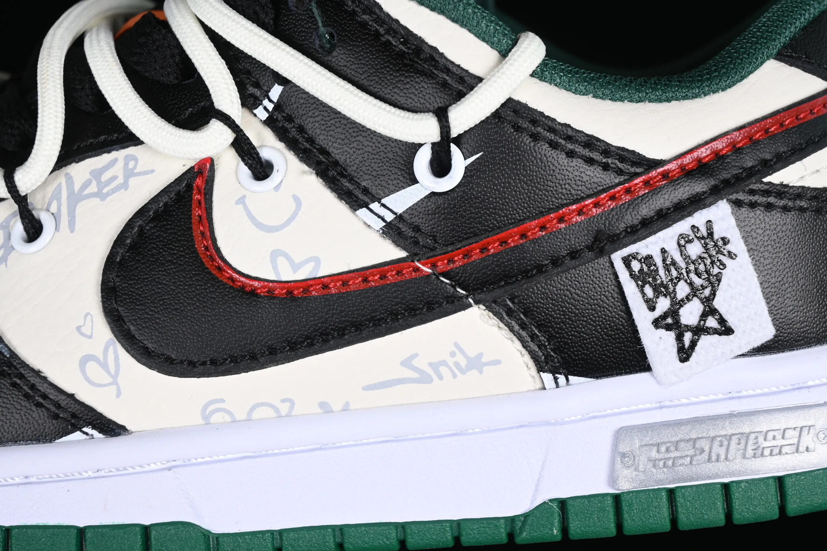 All Categories Nk SB Dunk Series Nk SB Dunk Low Low-top sneakers Nk Dunk Low Panda Prank-Sliding Track Cracked Skateboarder SB Strappy Low-top Casual Shoes DD1391-300